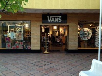 Tienda vans shop plaza dorada